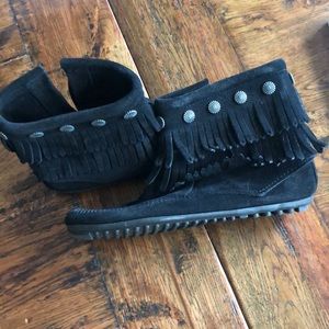Black fringe booties